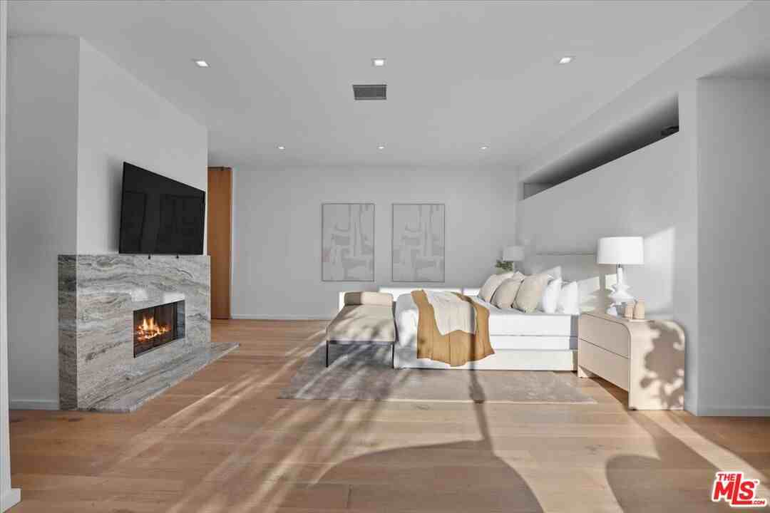 1836 Loma Vista Dr - Photo 3 of 8