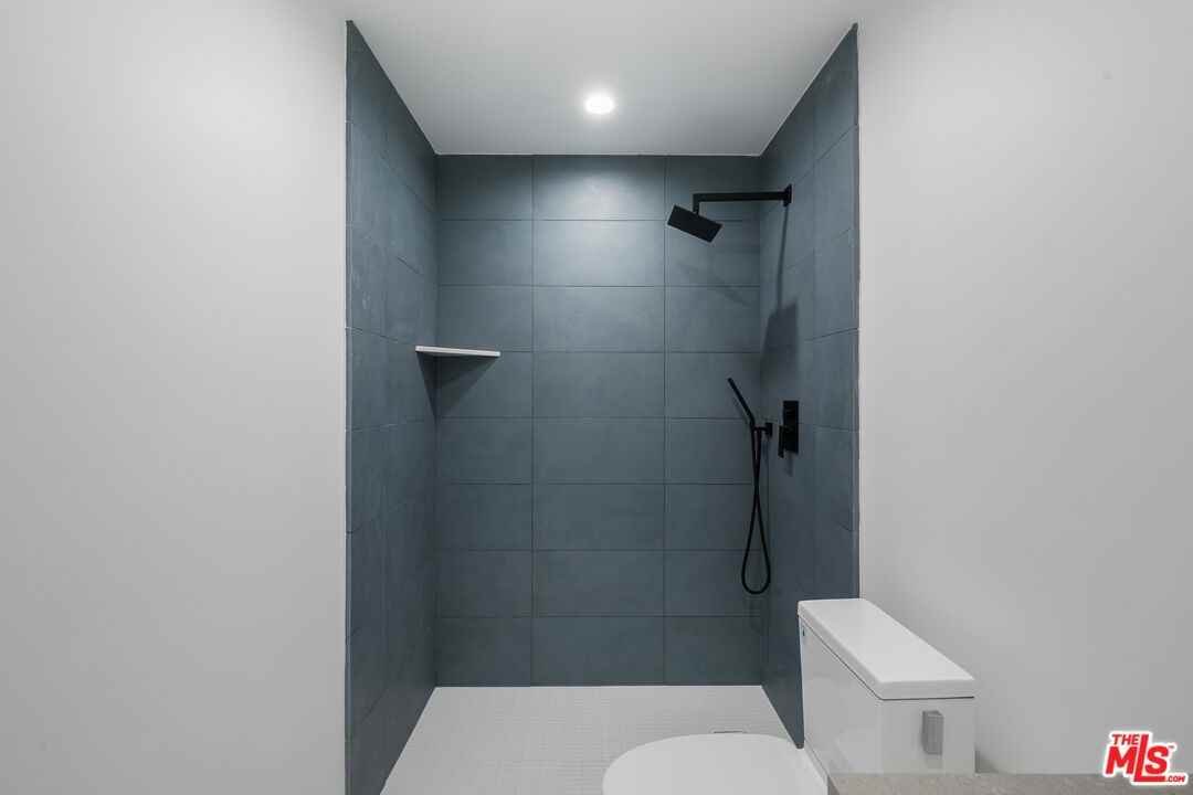 829 Larrabee St - Photo 4 of 8