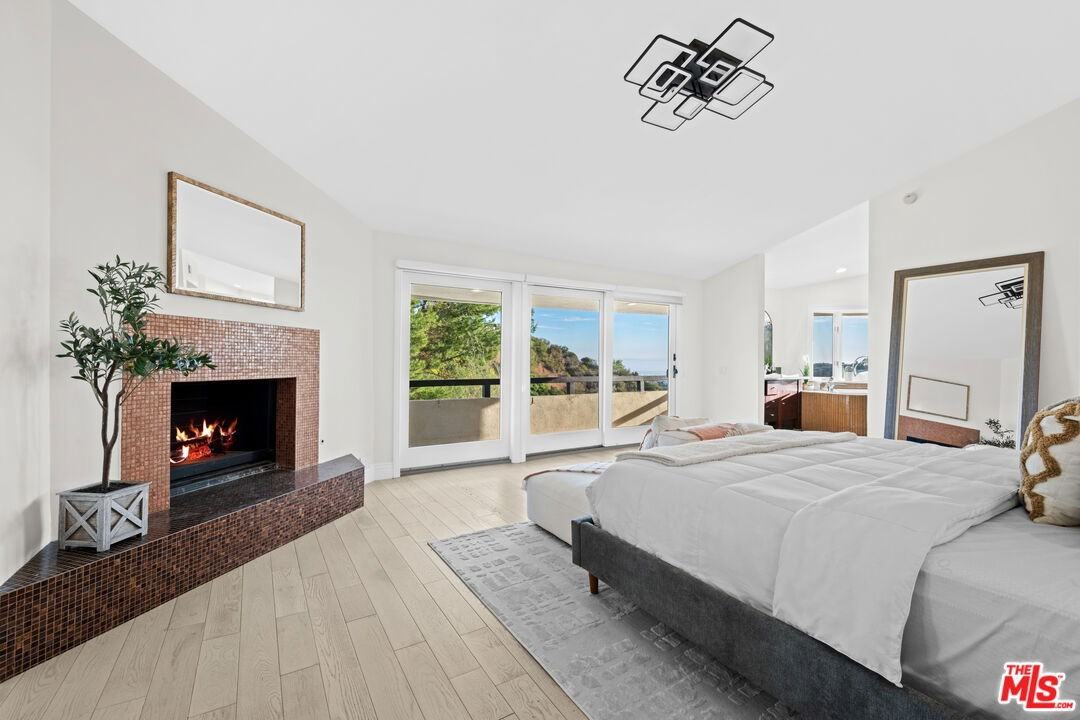 1121 Roberto Ln - Photo 4 of 8