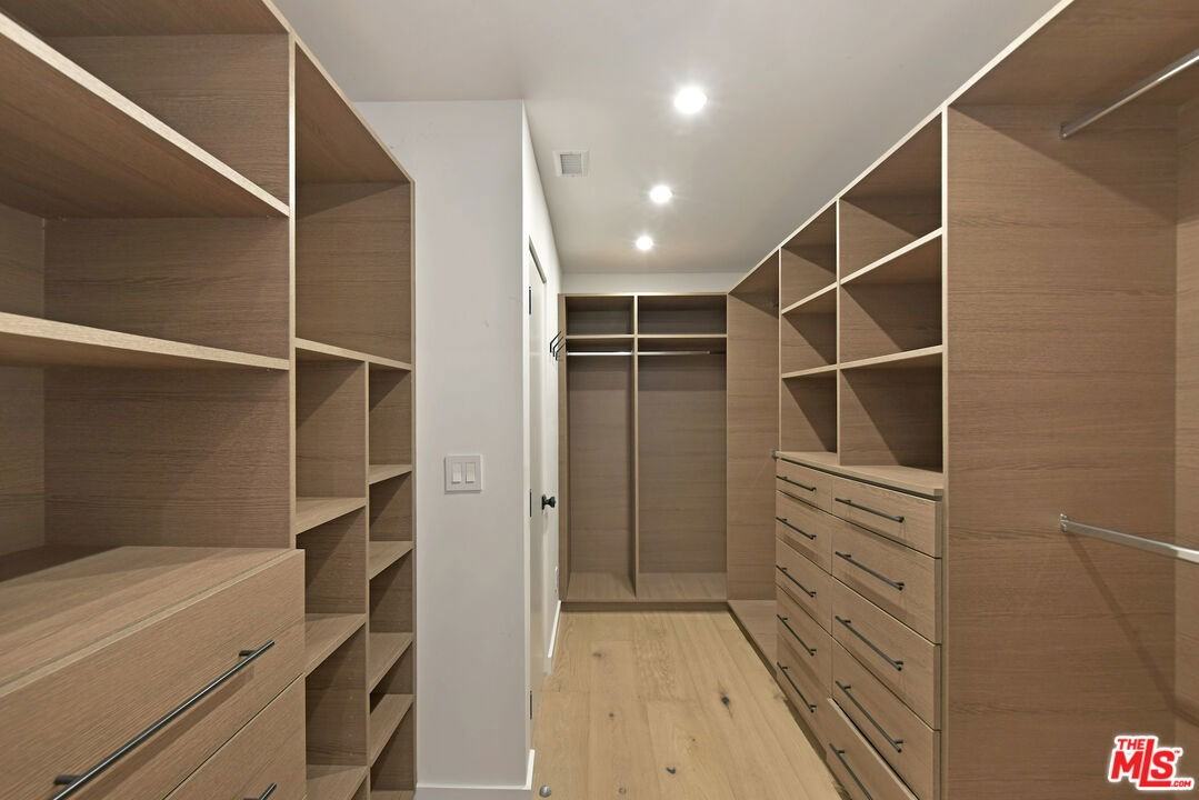 24728 Vantage Point Ter - Photo 2 of 8