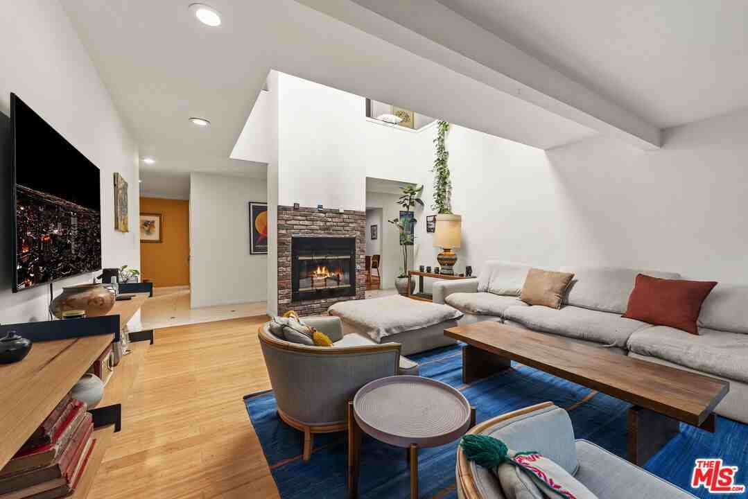 1508 Harvard St #B - Photo 6 of 8