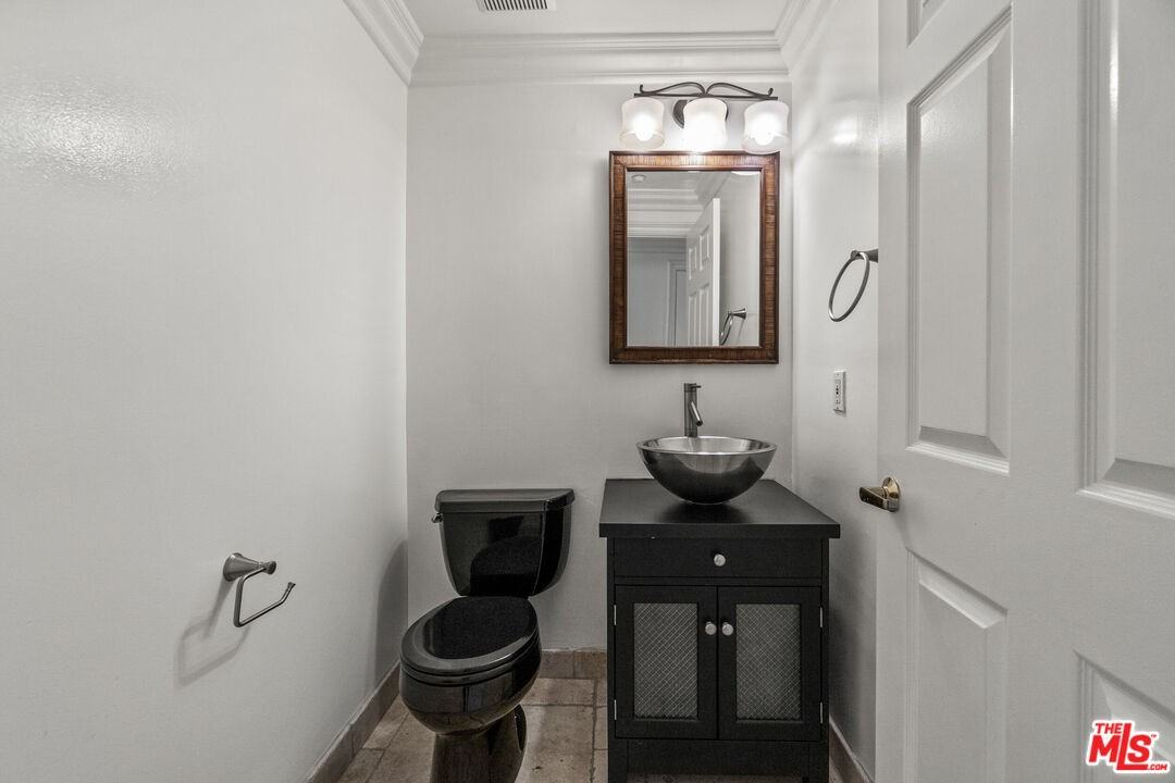 11952 Montana Ave #403 - Photo 3 of 8