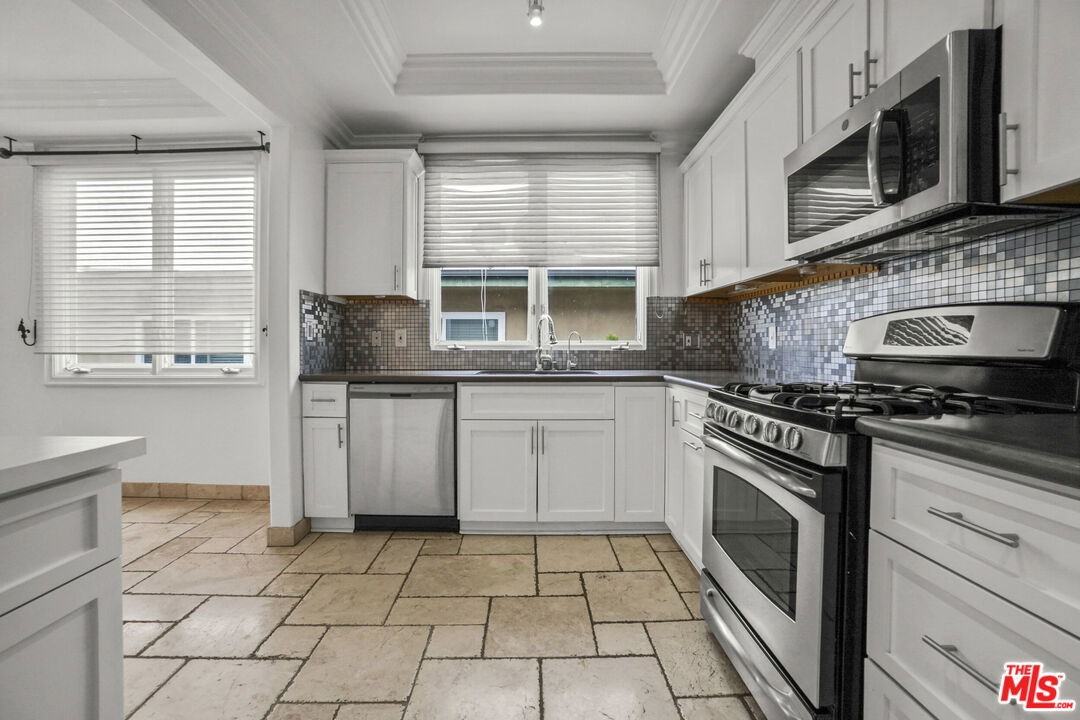 11952 Montana Ave #403 - Photo 6 of 8