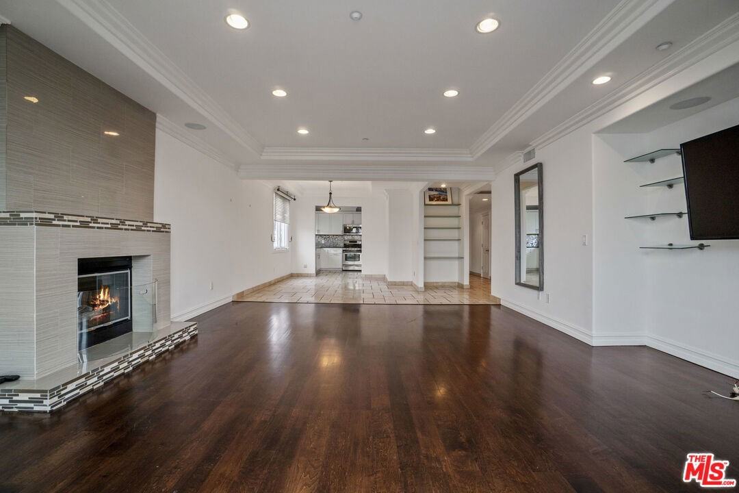 11952 Montana Ave #403 - Photo 7 of 8