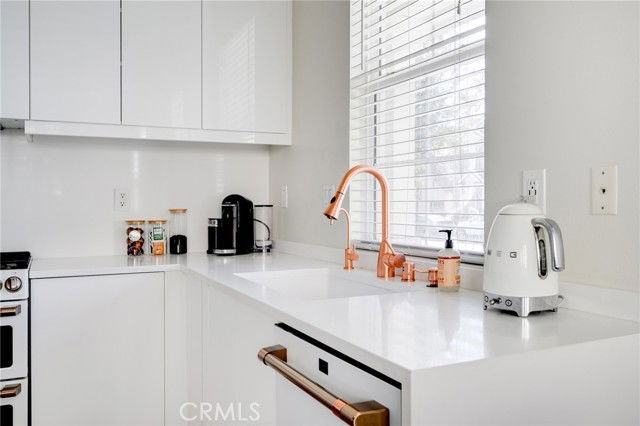 23315 Portland Ln - Photo 3 of 8