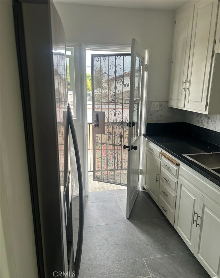 1724 S Crescent Heights Blvd #1724 - Photo 4 of 8