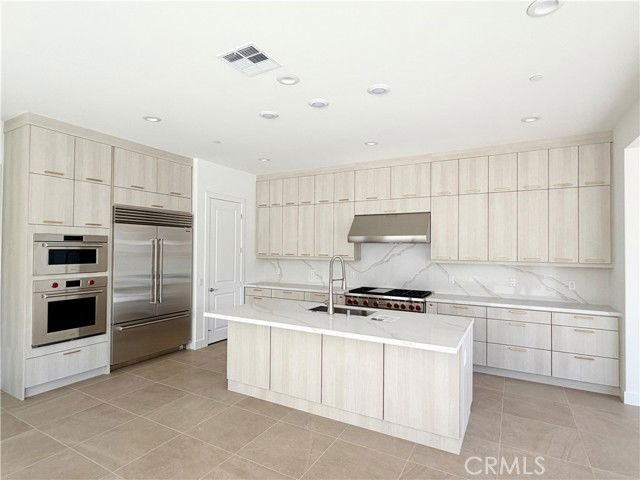 101 Chapman - Photo 2 of 8