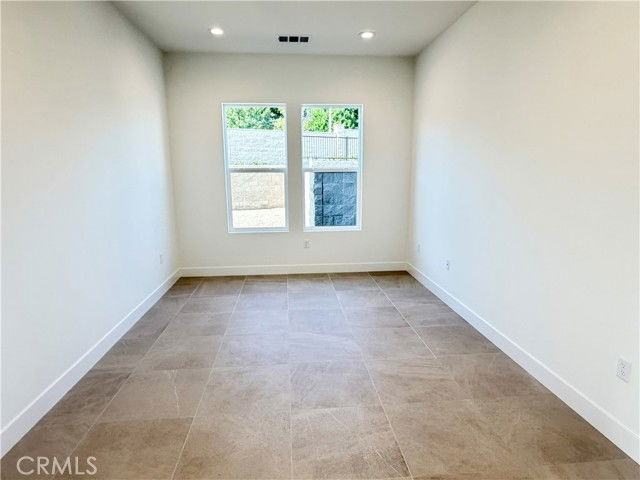 101 Chapman - Photo 5 of 8