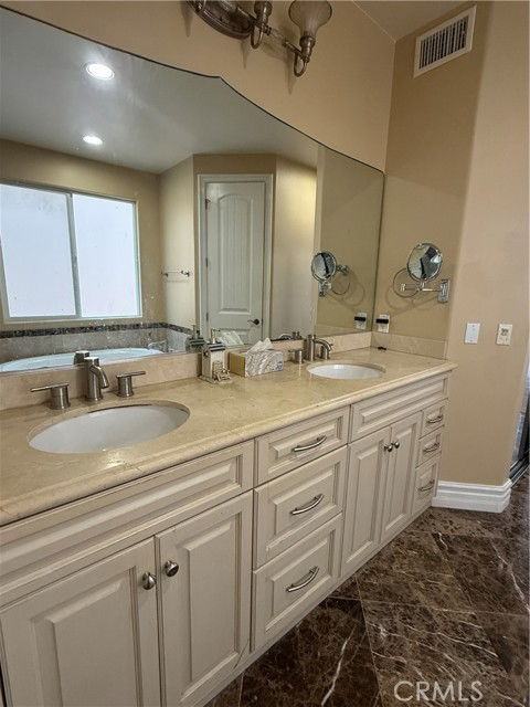 211 Chicago Ave - Photo 5 of 8