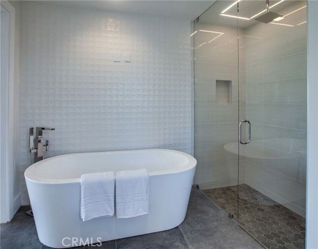 324 Saint Andrews Rd - Photo 2 of 8