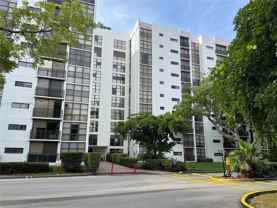 17021 N Bay Rd - Photo 1 of 1