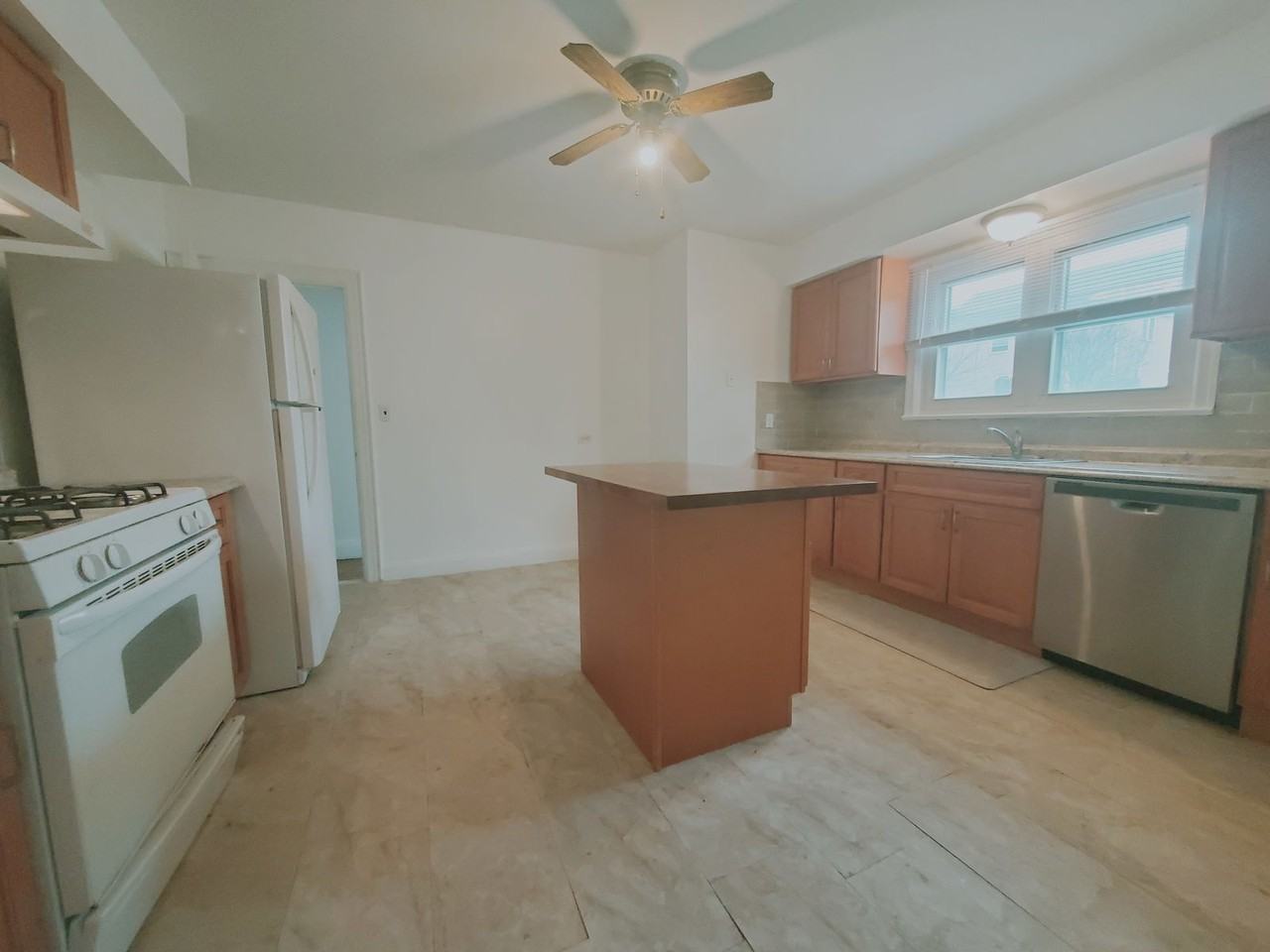 32 Columbus Ave #1 - Photo 2 of 8