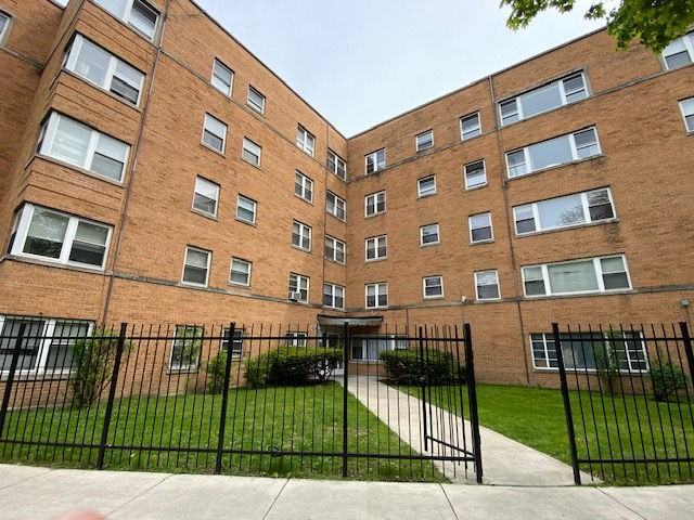 7327 N Rogers Ave #408 - Photo 3 of 7