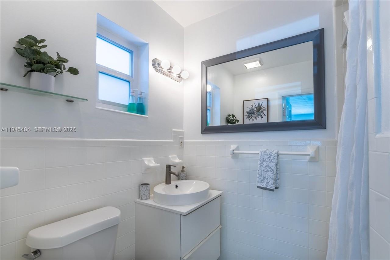 14325 Ne 8th Ave #14325 - Photo 3 of 27