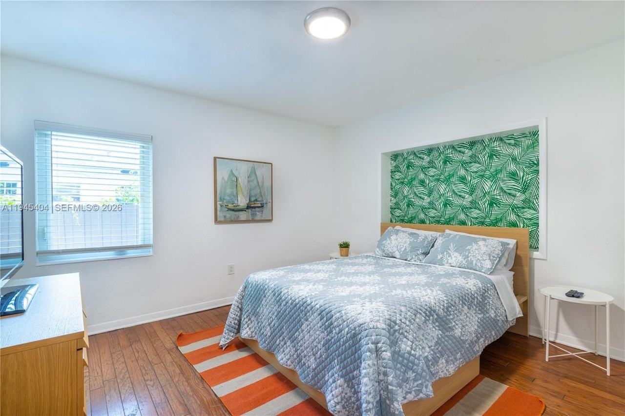 14325 Ne 8th Ave #14325 - Photo 4 of 27