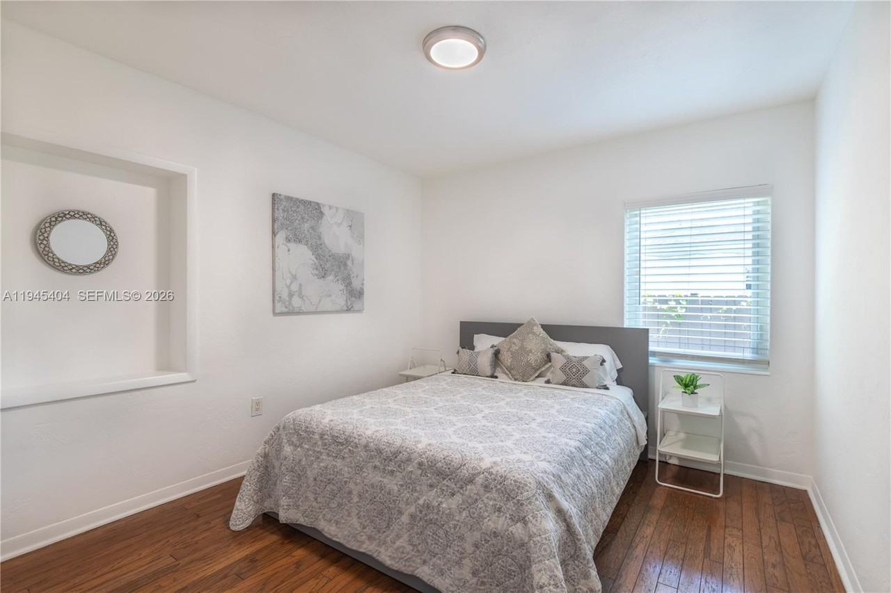 14325 Ne 8th Ave #14325 - Photo 5 of 27