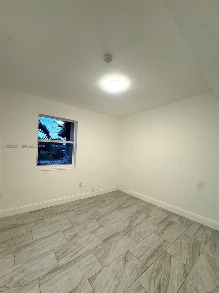 1511 Ne 42nd St #1511 - Photo 2 of 15