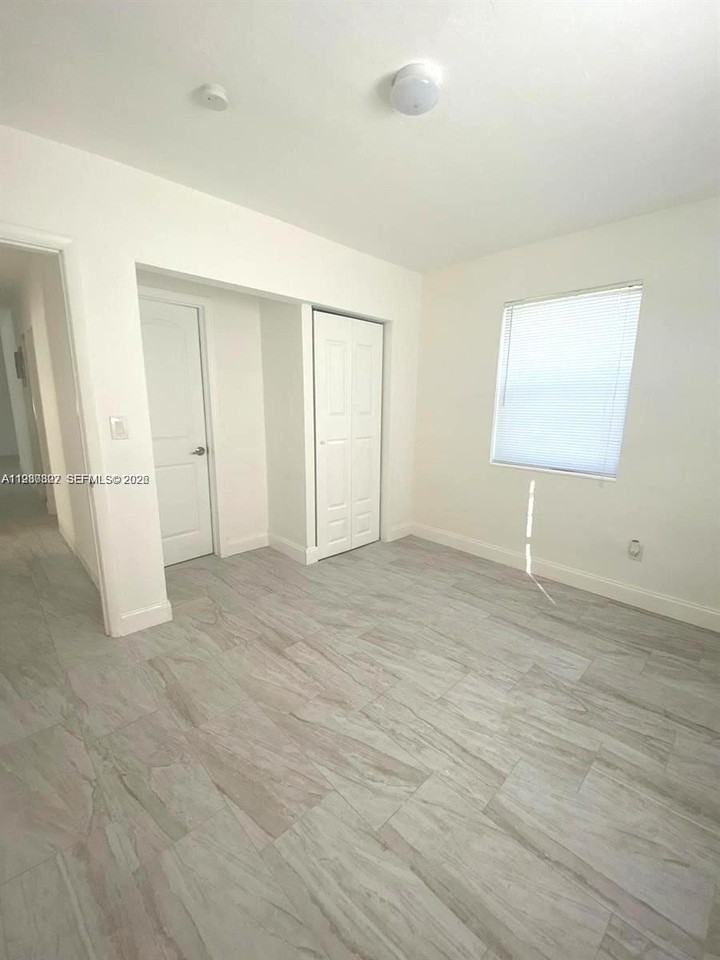 1511 Ne 42nd St #1511 - Photo 3 of 15