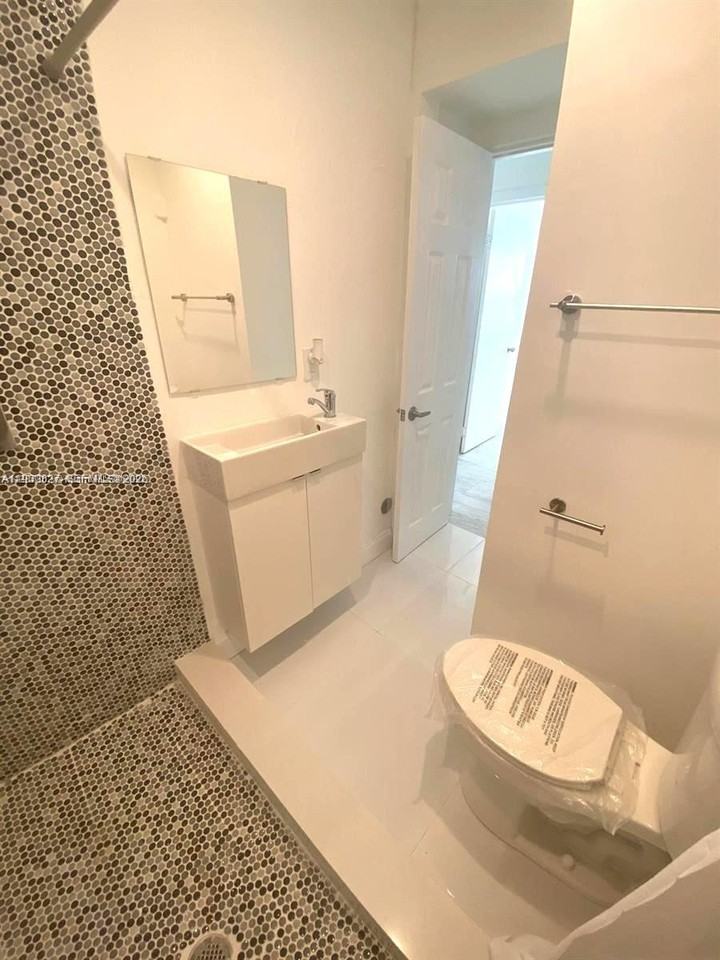 1511 Ne 42nd St #1511 - Photo 5 of 15