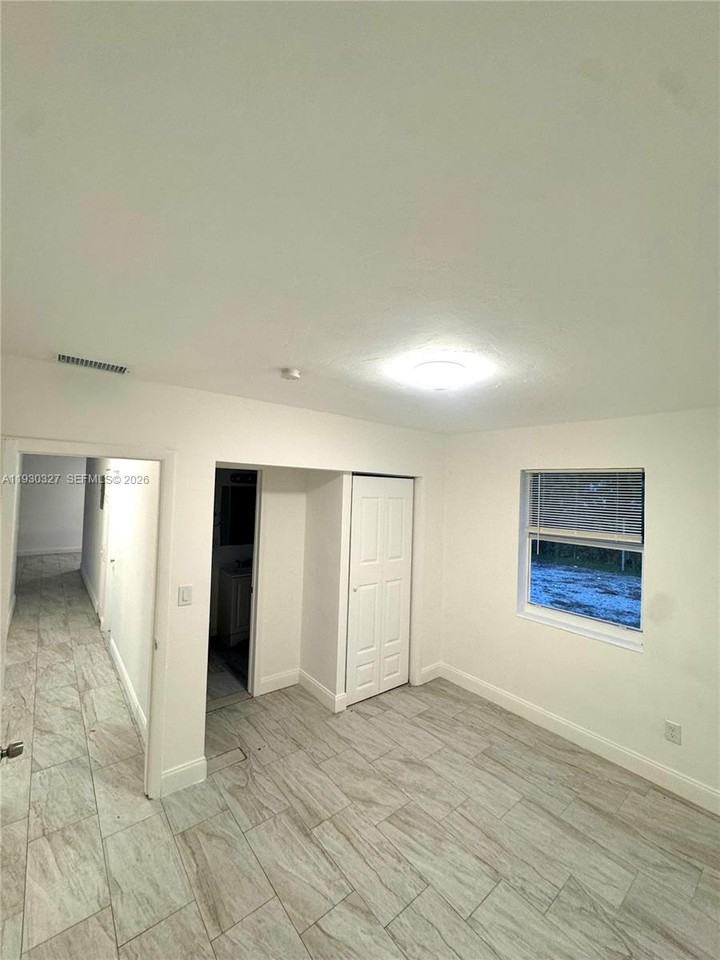 1511 Ne 42nd St #1511 - Photo 7 of 15