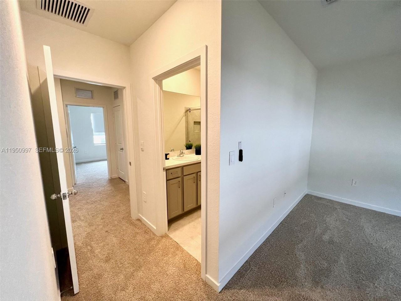 429 Ne 12th St #429 - Photo 5 of 31