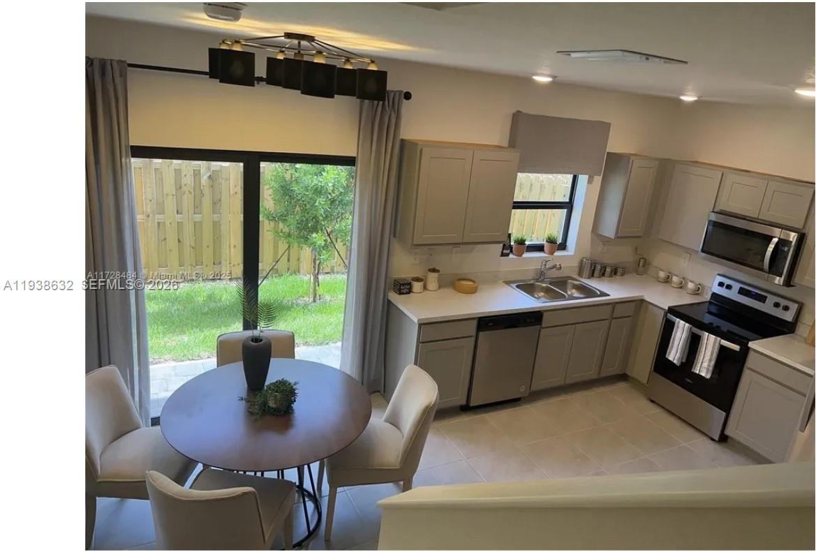 149 Ne 3rd St #149-149 - Photo 3 of 6