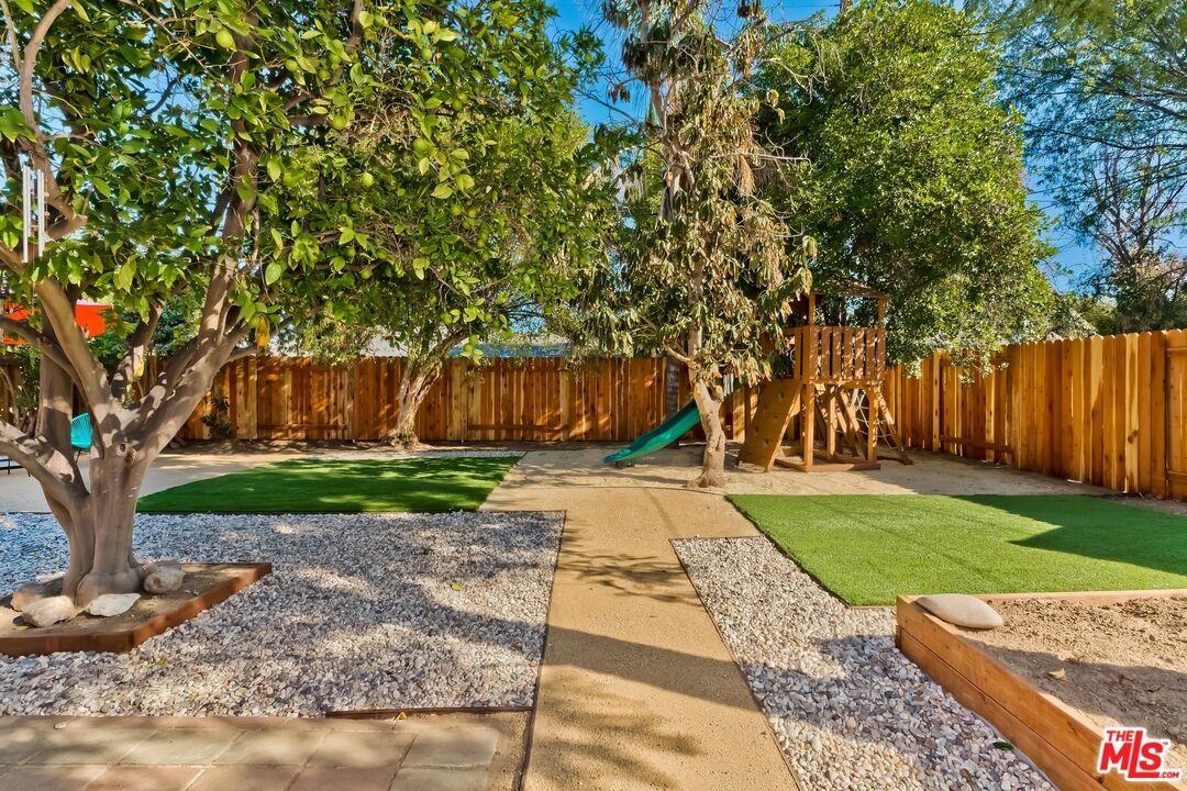 7236 Encino Ave #7236