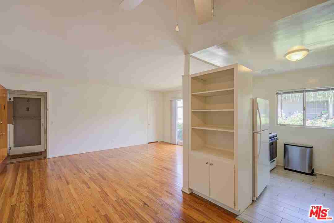 1055 S Wooster St #1055-5 - Photo 4 of 15