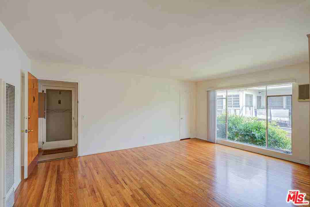 1055 S Wooster St #1055-5 - Photo 7 of 15