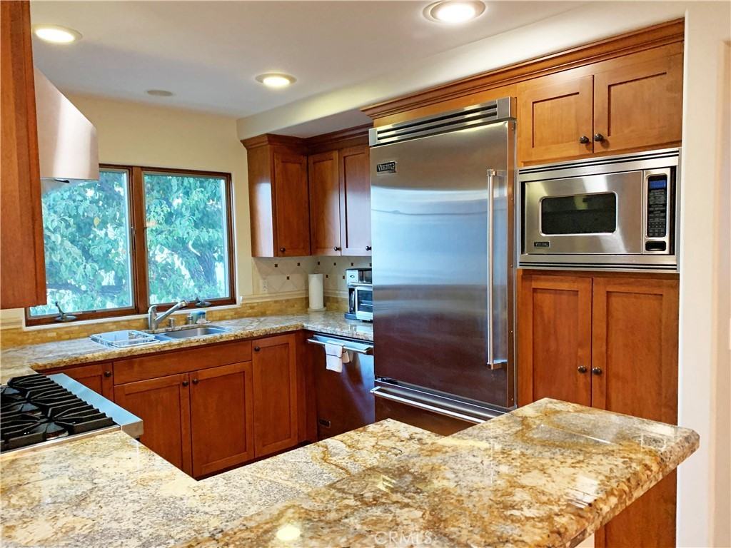 601 1/2 Poinsettia Ave #601 - Photo 4 of 28