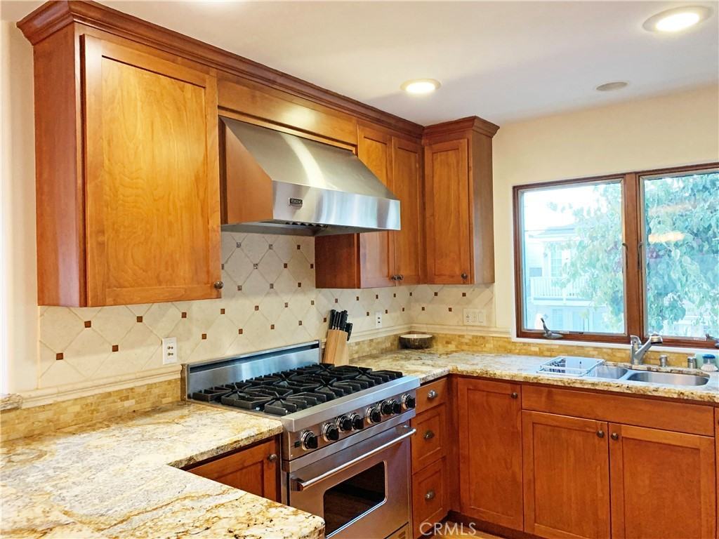 601 1/2 Poinsettia Ave #601 - Photo 5 of 28