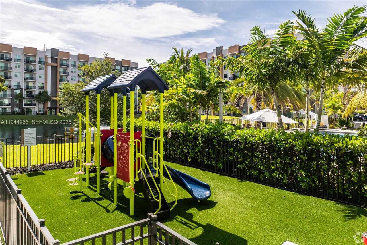 19275 Nw 27th Ave #19275-4206 - Photo 2 of 14