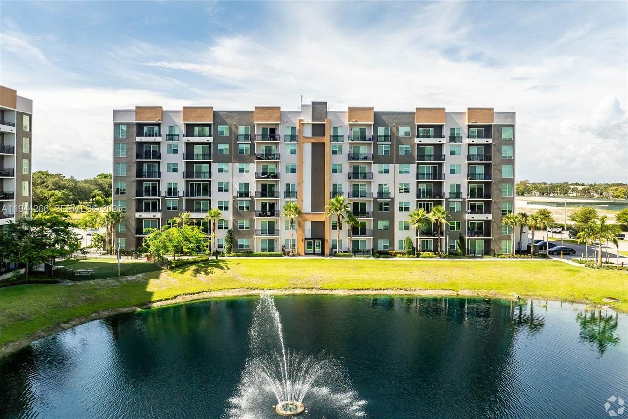 19275 Nw 27th Ave #19275-4206 - Photo 7 of 14