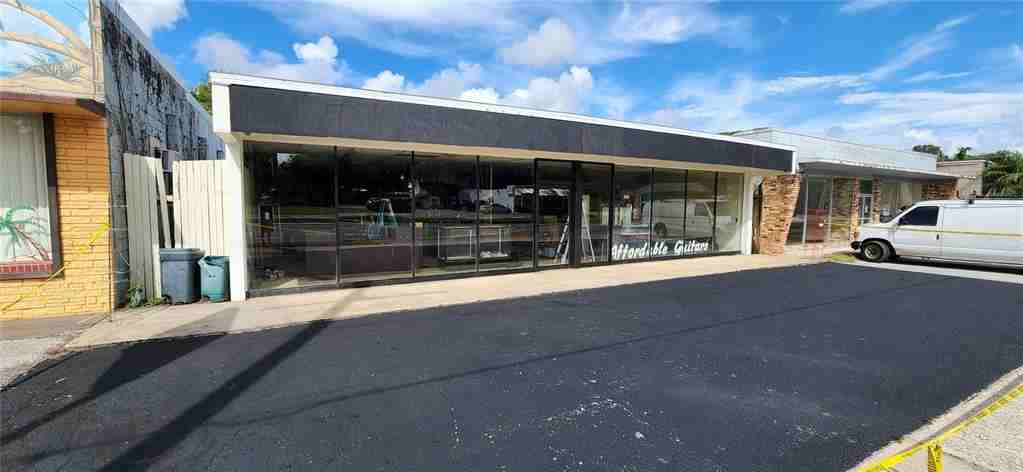 111 N Summit St #111 - Photo 2 of 5