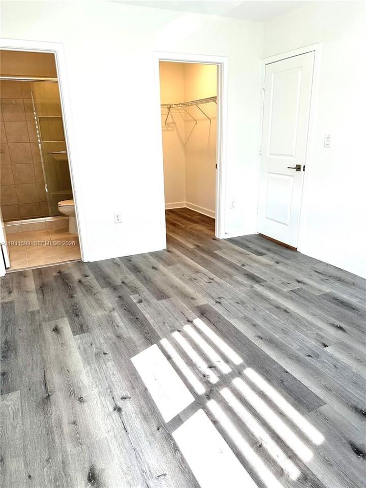 2418 Se 10th St #2418 - Photo 7 of 18