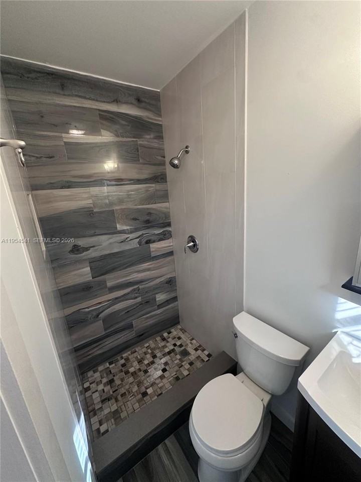 555 Ne 71st St #555-1 - Photo 3 of 12