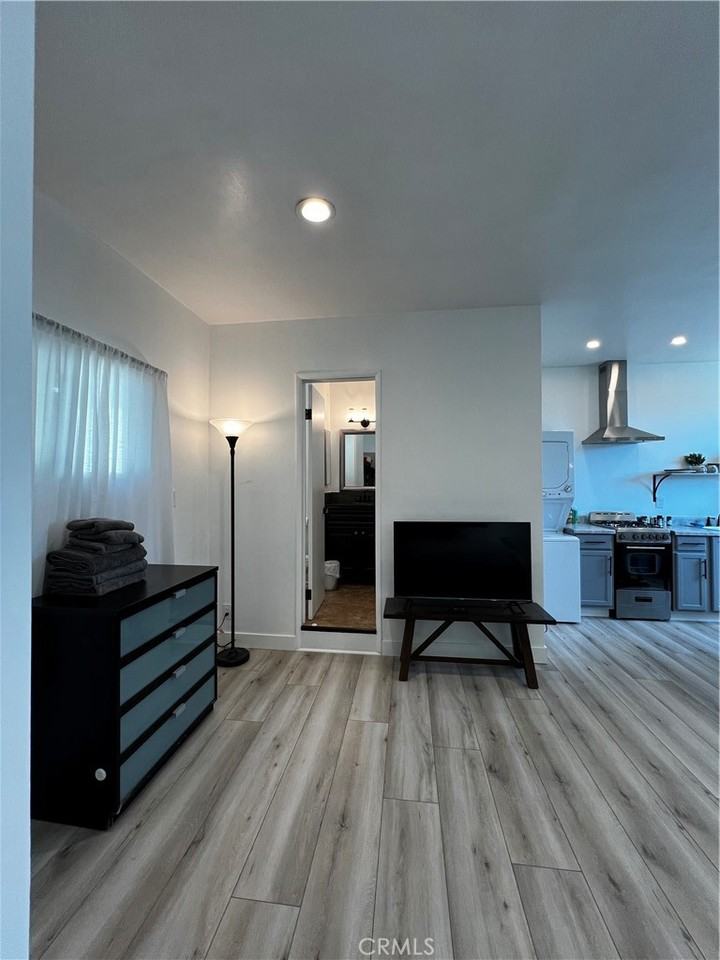 15519 Gramercy Pl #15519 - Photo 5 of 7