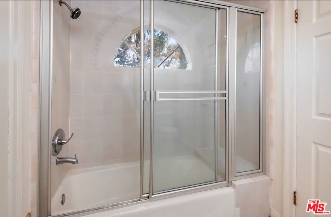 525 N Orange Dr #5251-2 - Photo 2 of 23