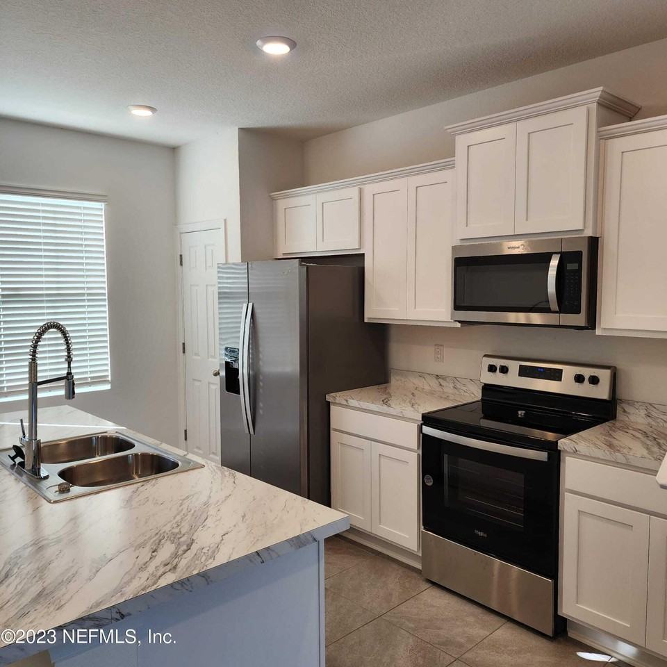 8409 Zenith Cir #8409 - Photo 5 of 23