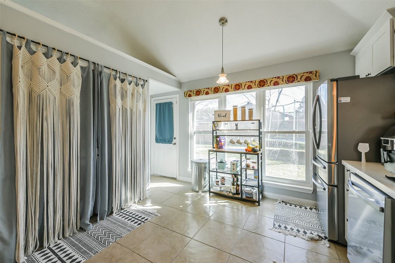 4030 Bentley Dr #4030 - Photo 2 of 33