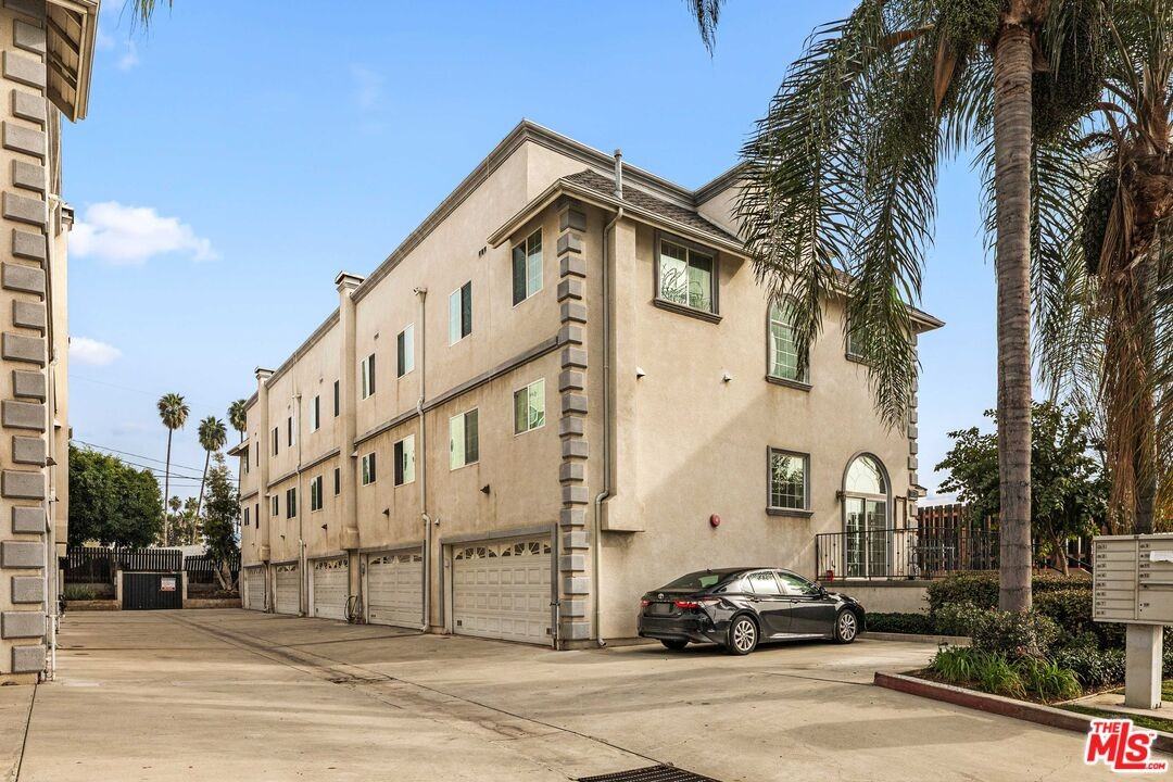 11738 Valley View Ave #11738-1 - Photo 4 of 34