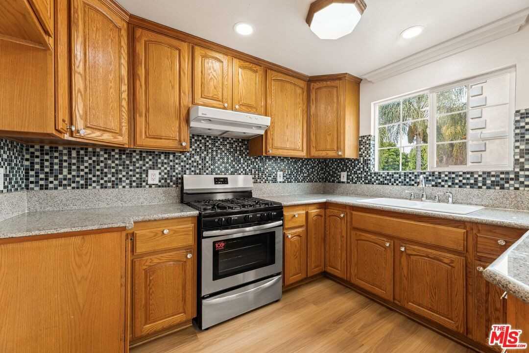 11738 Valley View Ave #11738-1 - Photo 6 of 34