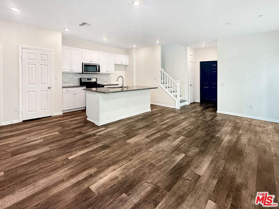 27607 Sawtooth Ln #27607 - Photo 5 of 18