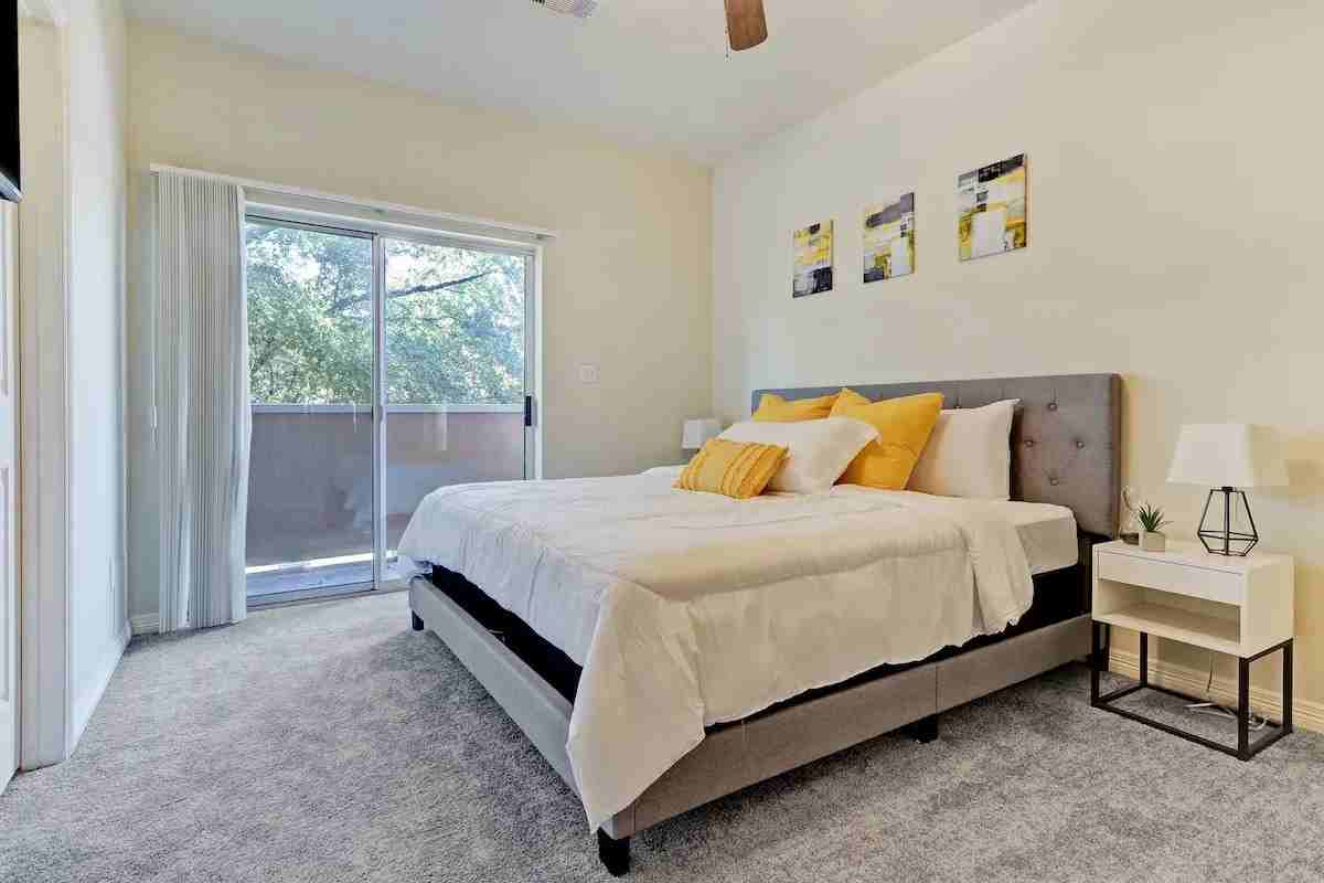 1717 Thompson St #1717A - Photo 2 of 8