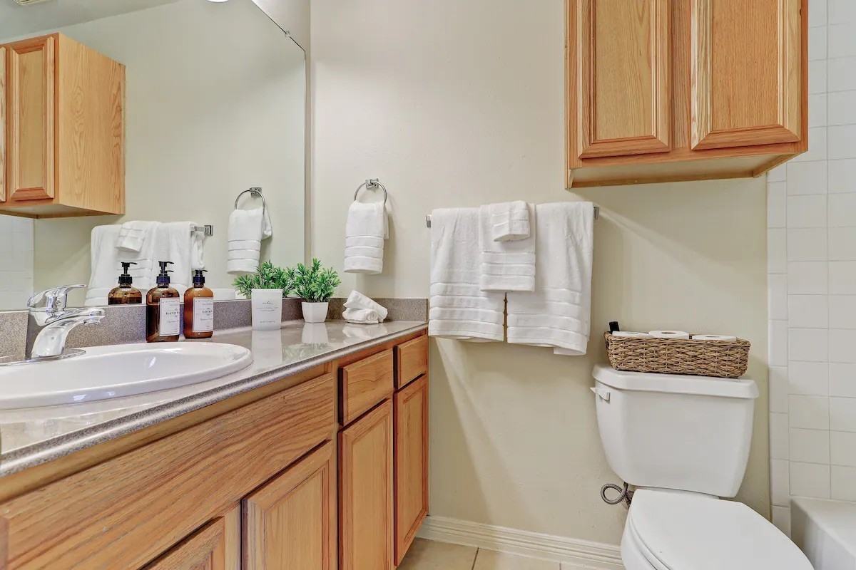 1717 Thompson St #1717A - Photo 3 of 8