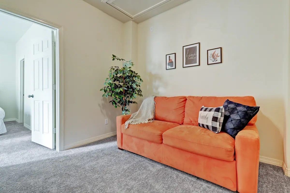 1717 Thompson St #1717A - Photo 4 of 8