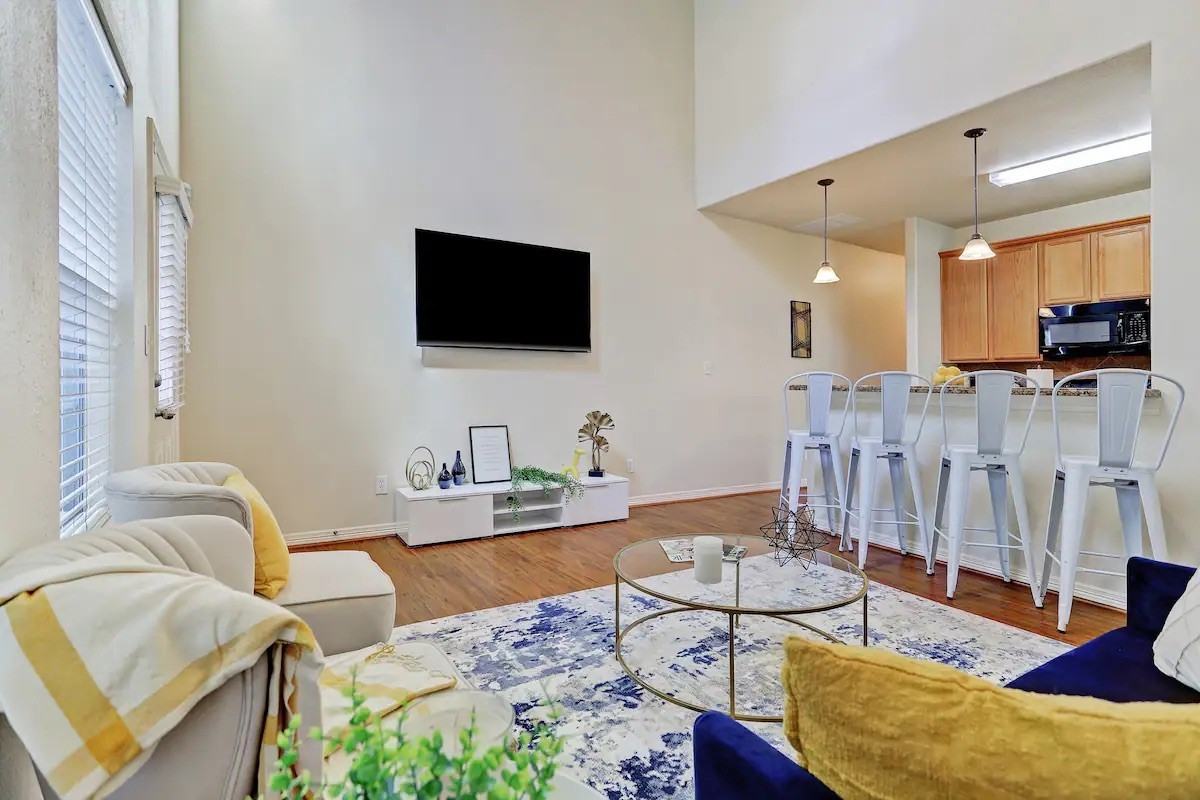 1717 Thompson St #1717A - Photo 6 of 8