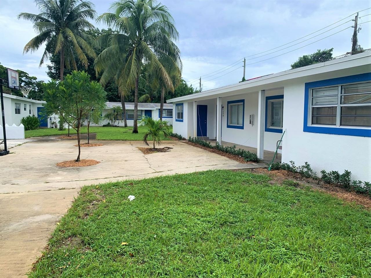 140-240 NW 40th St - Photo 5 of 17