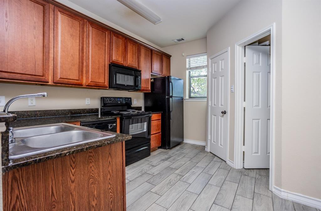 906 Glenn Crossett St #906 - Photo 6 of 17