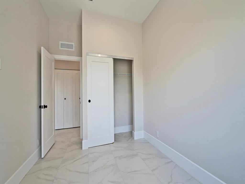 560 Nw 12th St #560 - Photo 5 of 31